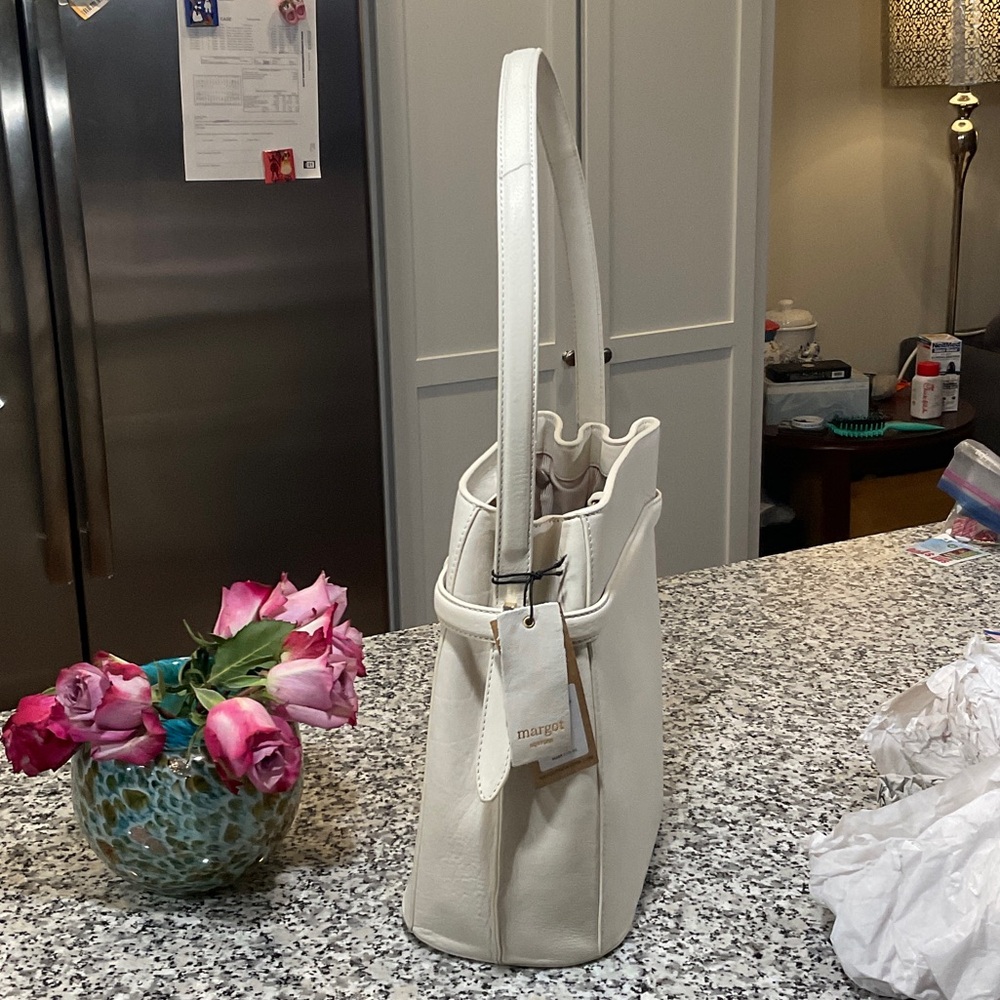 Margot New York - Elegant White Leather Shoulder Bag - Picture 8 of 9
